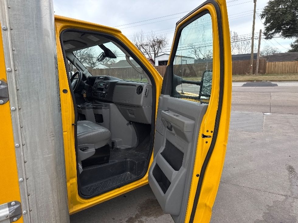 Light Duty Box Truck-Light and Medium Duty Trucks-Ford-2022-E350-Garland-TX-99,112\n\t\tmiles-$ 28,000 - Image 20