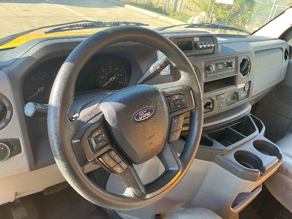 Light Duty Box Truck-Light and Medium Duty Trucks-Ford-2022-E350-Grand Prairie-TX-141,014\n\t\tmiles-$ 21,750 - Image 17