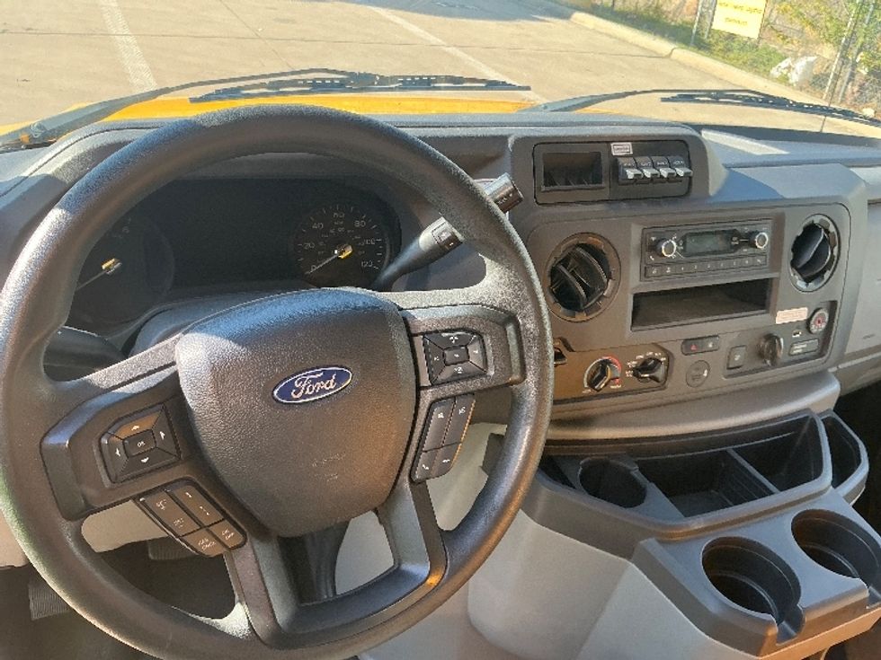Light Duty Box Truck-Light and Medium Duty Trucks-Ford-2022-E350-Grand Prairie-TX-141,014\n\t\tmiles-$ 21,750 - Image 18