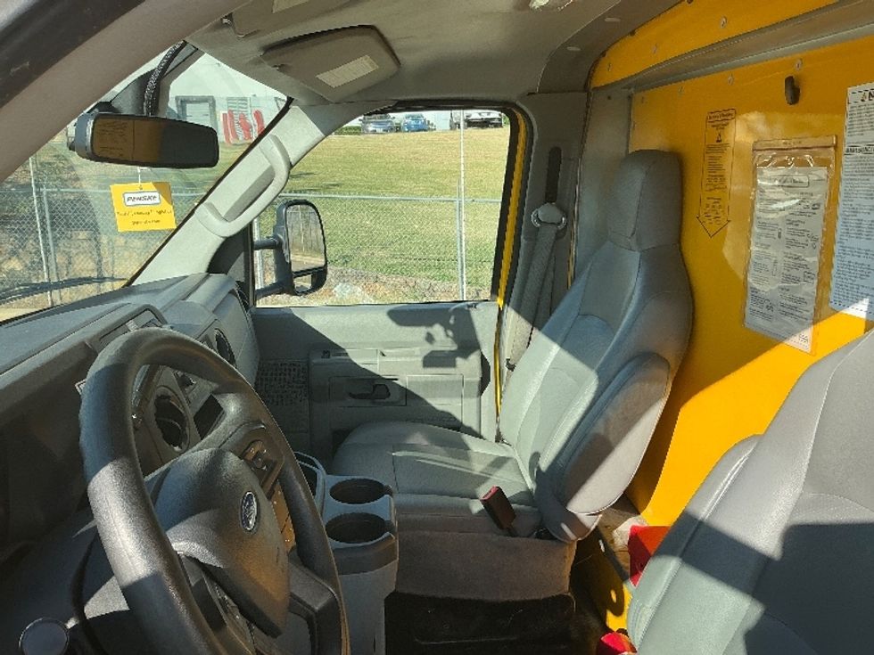 Light Duty Box Truck-Light and Medium Duty Trucks-Ford-2022-E350-Grand Prairie-TX-141,014\n\t\tmiles-$ 21,750 - Image 19