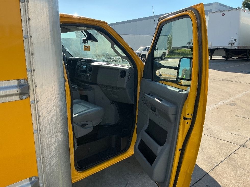 Light Duty Box Truck-Light and Medium Duty Trucks-Ford-2022-E350-Grand Prairie-TX-141,014\n\t\tmiles-$ 21,750 - Image 20