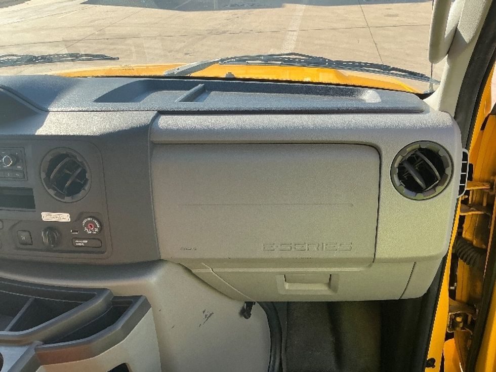 Light Duty Box Truck-Light and Medium Duty Trucks-Ford-2022-E350-Grand Prairie-TX-141,014\n\t\tmiles-$ 21,750 - Image 21