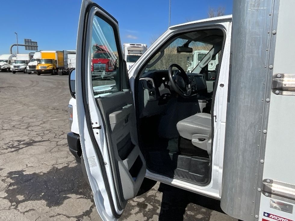 Light Duty Box Truck-Light and Medium Duty Trucks-Ford-2022-E350-Greeley-CO-100,343\n\t\tmiles-$ 32,250 - Image 16