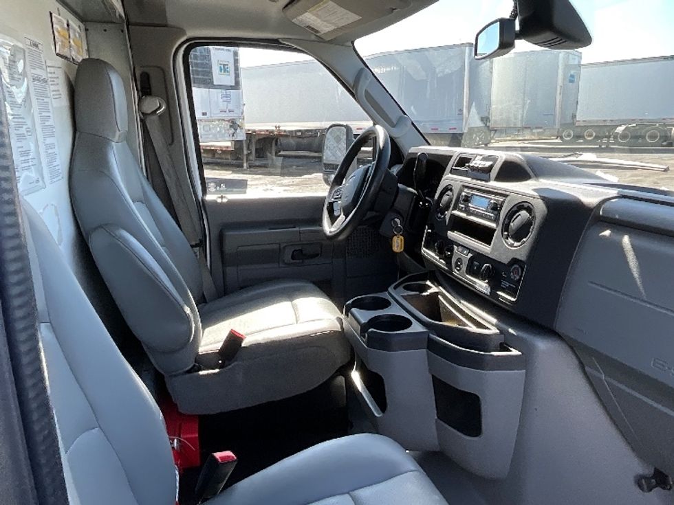 Light Duty Box Truck-Light and Medium Duty Trucks-Ford-2022-E350-Greeley-CO-100,343\n\t\tmiles-$ 32,250 - Image 22