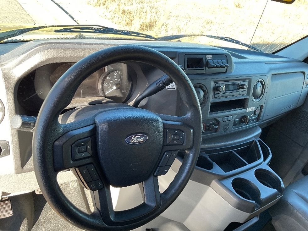 Light Duty Box Truck-Light and Medium Duty Trucks-Ford-2022-E350-Greeley-CO-86,230\n\t\tmiles-$ 31,000 - Image 17