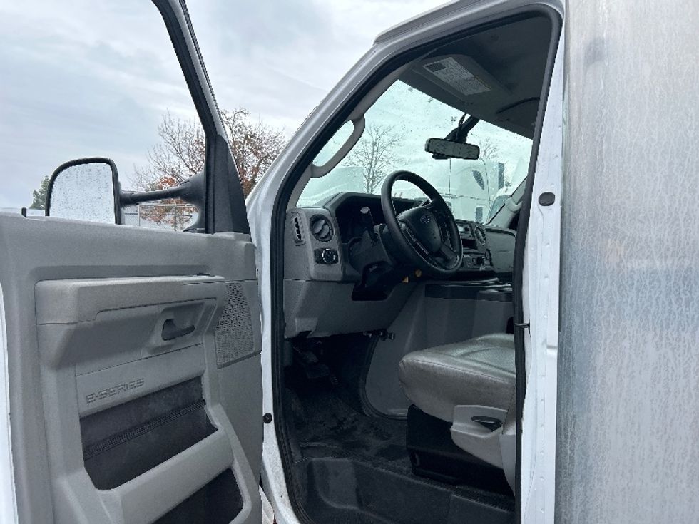 Light Duty Box Truck-Light and Medium Duty Trucks-Ford-2022-E350-Greeley-CO-87,682\n\t\tmiles-$ 34,000 - Image 16
