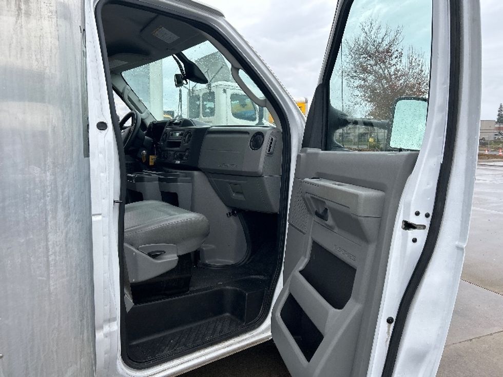 Light Duty Box Truck-Light and Medium Duty Trucks-Ford-2022-E350-Greeley-CO-87,682\n\t\tmiles-$ 34,000 - Image 20