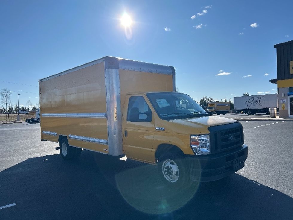 Light Duty Box Truck-Light and Medium Duty Trucks-Ford-2022-E350-Greensboro-NC-115,560\n\t\tmiles-$ 25,750 - Image 1