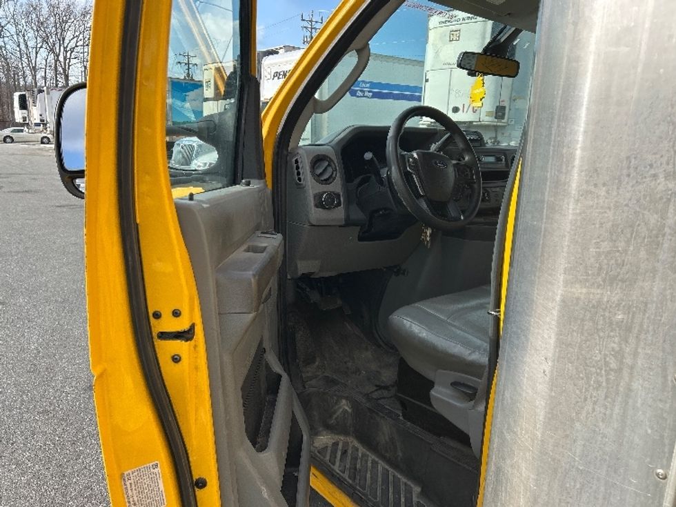 Light Duty Box Truck-Light and Medium Duty Trucks-Ford-2022-E350-Greensboro-NC-115,560\n\t\tmiles-$ 25,750 - Image 16