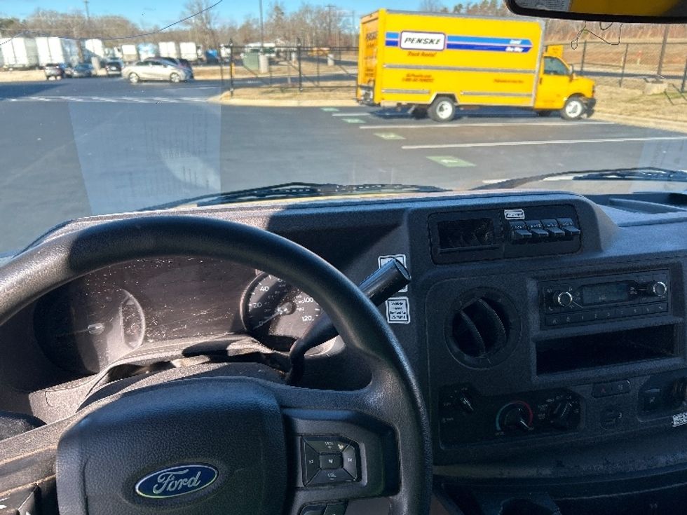 Light Duty Box Truck-Light and Medium Duty Trucks-Ford-2022-E350-Greensboro-NC-115,560\n\t\tmiles-$ 25,750 - Image 18