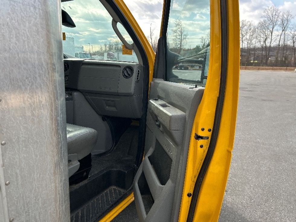 Light Duty Box Truck-Light and Medium Duty Trucks-Ford-2022-E350-Greensboro-NC-115,560\n\t\tmiles-$ 25,750 - Image 20