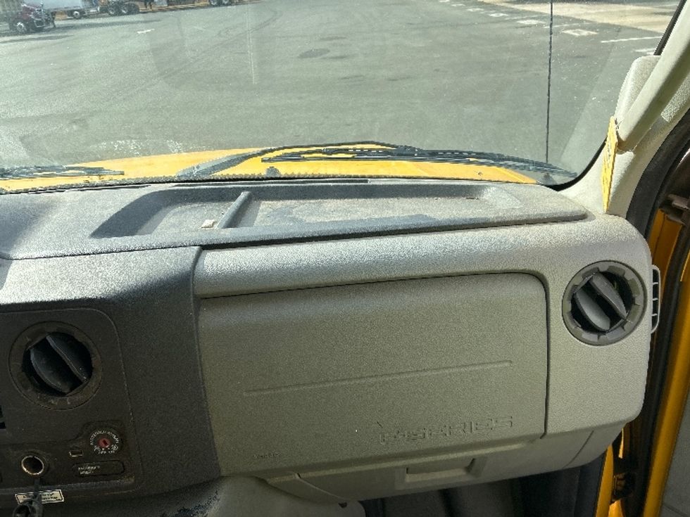 Light Duty Box Truck-Light and Medium Duty Trucks-Ford-2022-E350-Greensboro-NC-115,560\n\t\tmiles-$ 25,750 - Image 21