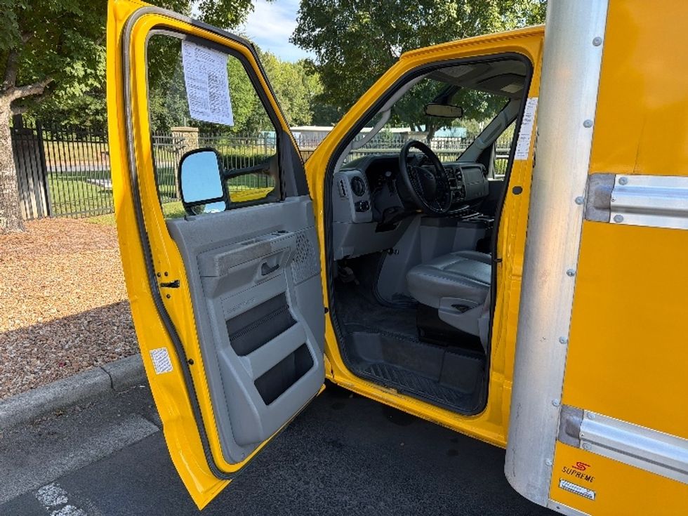 Light Duty Box Truck-Light and Medium Duty Trucks-Ford-2022-E350-Greensboro-NC-182,799\n\t\tmiles-$ 17,500 - Image 15