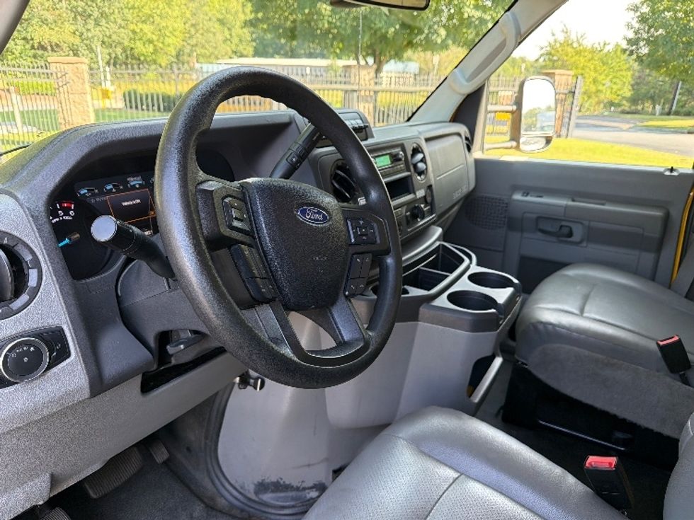 Light Duty Box Truck-Light and Medium Duty Trucks-Ford-2022-E350-Greensboro-NC-182,799\n\t\tmiles-$ 17,500 - Image 16