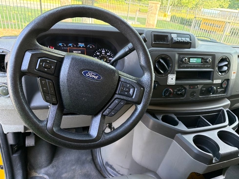 Light Duty Box Truck-Light and Medium Duty Trucks-Ford-2022-E350-Greensboro-NC-182,799\n\t\tmiles-$ 17,500 - Image 17