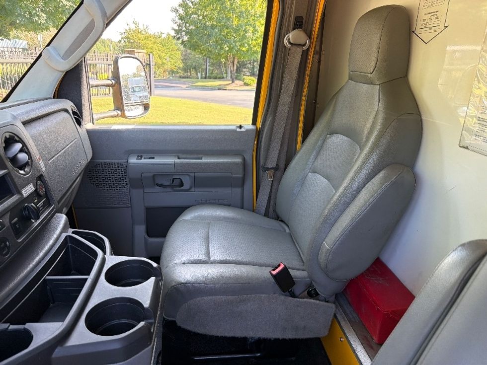 Light Duty Box Truck-Light and Medium Duty Trucks-Ford-2022-E350-Greensboro-NC-182,799\n\t\tmiles-$ 17,500 - Image 18