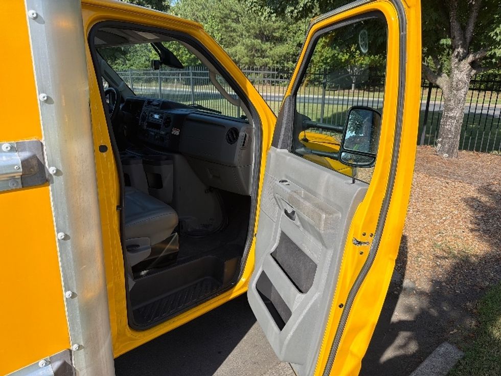 Light Duty Box Truck-Light and Medium Duty Trucks-Ford-2022-E350-Greensboro-NC-182,799\n\t\tmiles-$ 17,500 - Image 19