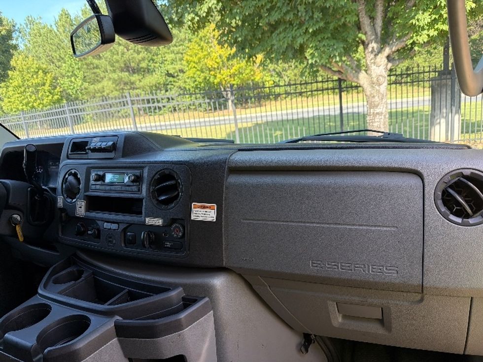 Light Duty Box Truck-Light and Medium Duty Trucks-Ford-2022-E350-Greensboro-NC-182,799\n\t\tmiles-$ 17,500 - Image 20
