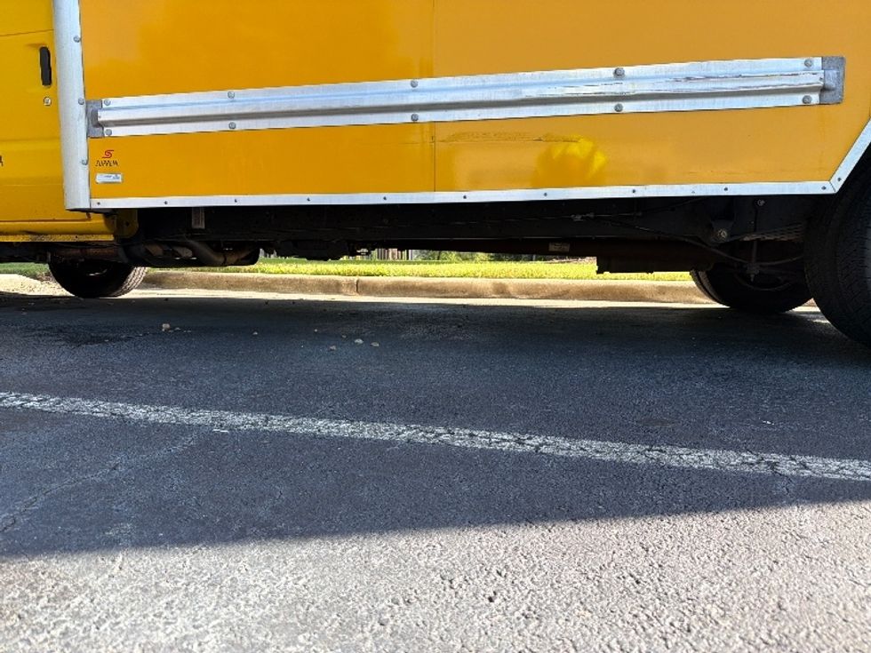 Light Duty Box Truck-Light and Medium Duty Trucks-Ford-2022-E350-Greensboro-NC-182,799\n\t\tmiles-$ 17,500 - Image 5