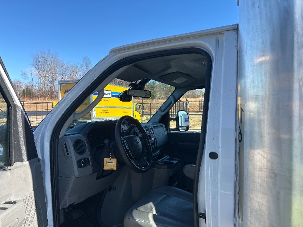 Light Duty Box Truck-Light and Medium Duty Trucks-Ford-2022-E350-Greensboro-NC-85,915\n\t\tmiles-$ 33,250 - Image 13
