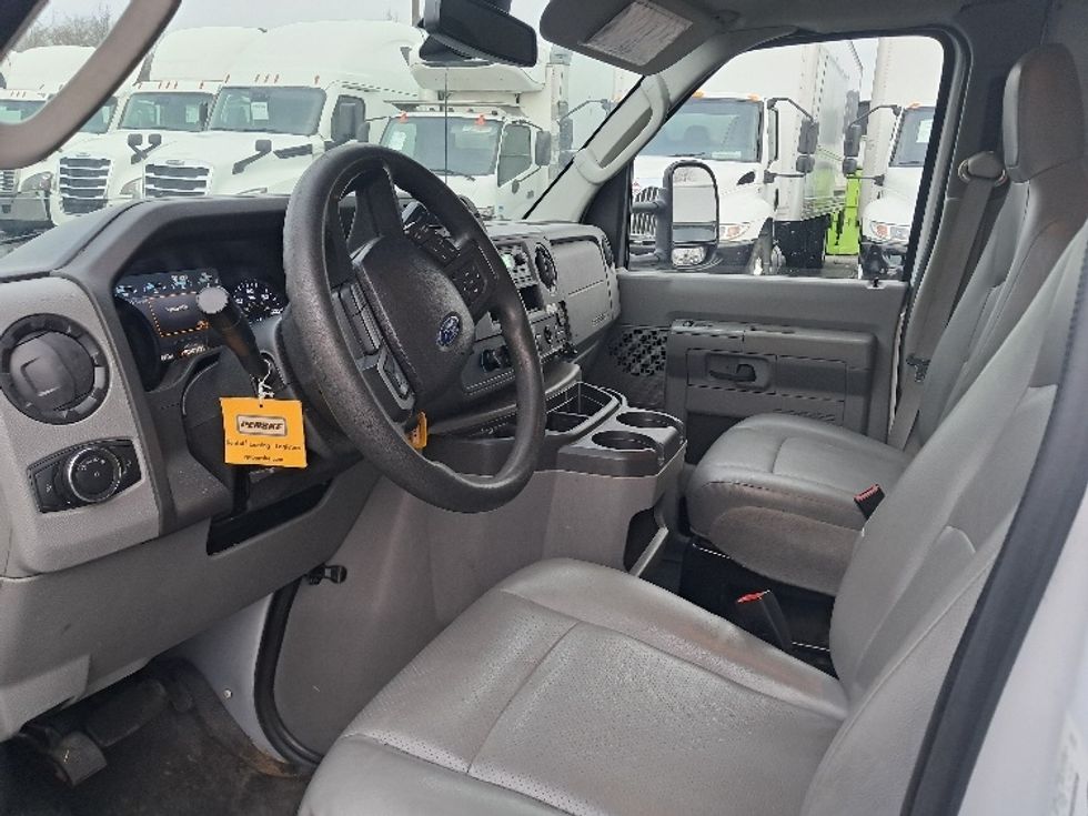 Light Duty Box Truck-Light and Medium Duty Trucks-Ford-2022-E350-Greensboro-NC-87,702\n\t\tmiles-$ 32,750 - Image 17