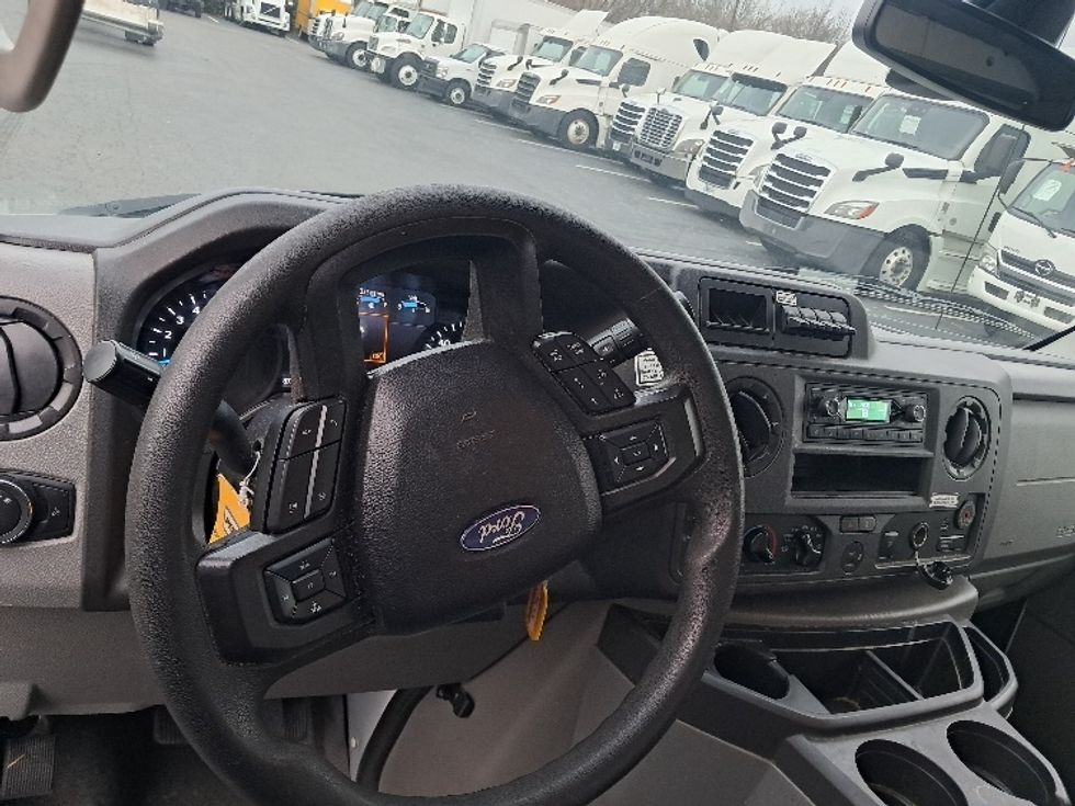 Light Duty Box Truck-Light and Medium Duty Trucks-Ford-2022-E350-Greensboro-NC-87,702\n\t\tmiles-$ 32,750 - Image 18