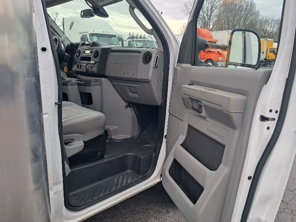 Light Duty Box Truck-Light and Medium Duty Trucks-Ford-2022-E350-Greensboro-NC-87,702\n\t\tmiles-$ 32,750 - Image 20