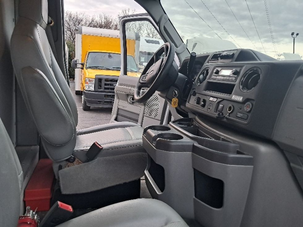 Light Duty Box Truck-Light and Medium Duty Trucks-Ford-2022-E350-Greensboro-NC-87,702\n\t\tmiles-$ 32,750 - Image 22