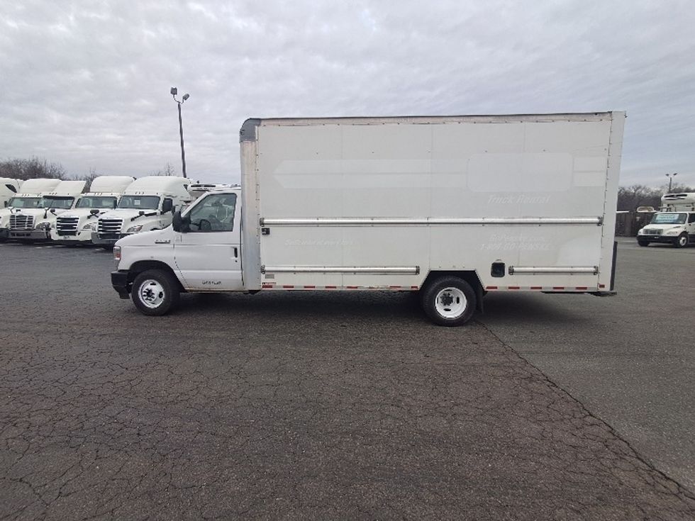 Light Duty Box Truck-Light and Medium Duty Trucks-Ford-2022-E350-Greensboro-NC-87,702\n\t\tmiles-$ 32,750 - Image 4
