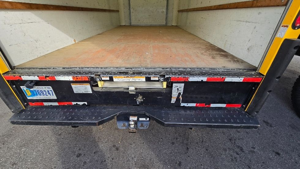 Light Duty Box Truck-Light and Medium Duty Trucks-Ford-2022-E350-Greensboro-NC-89,186\n\t\tmiles-$ 31,000 - Image 10