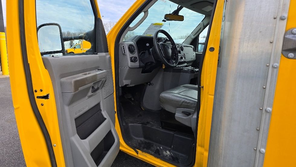 Light Duty Box Truck-Light and Medium Duty Trucks-Ford-2022-E350-Greensboro-NC-89,186\n\t\tmiles-$ 31,000 - Image 16