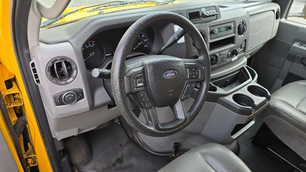 Light Duty Box Truck-Light and Medium Duty Trucks-Ford-2022-E350-Greensboro-NC-89,186\n\t\tmiles-$ 31,000 - Image 17