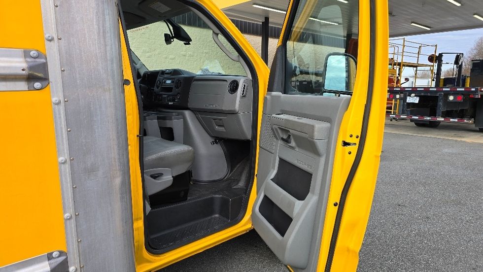 Light Duty Box Truck-Light and Medium Duty Trucks-Ford-2022-E350-Greensboro-NC-89,186\n\t\tmiles-$ 31,000 - Image 20