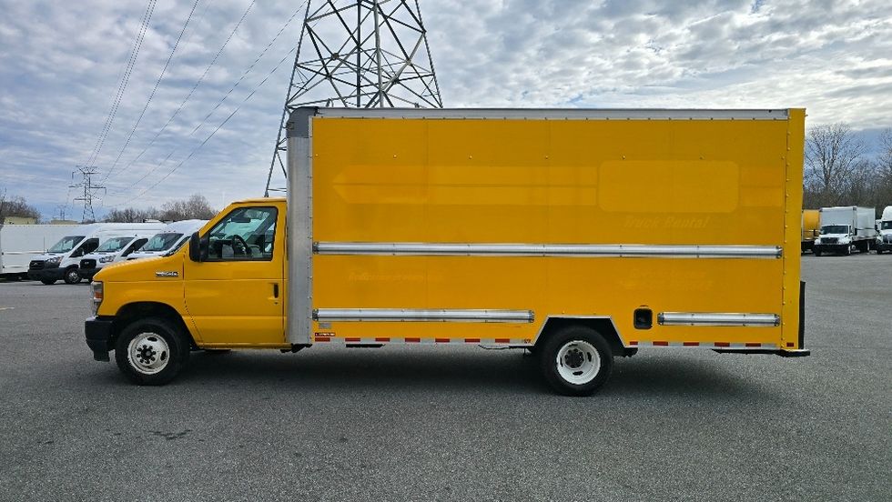 Light Duty Box Truck-Light and Medium Duty Trucks-Ford-2022-E350-Greensboro-NC-89,186\n\t\tmiles-$ 31,000 - Image 4