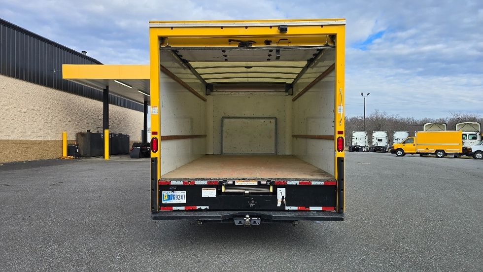 Light Duty Box Truck-Light and Medium Duty Trucks-Ford-2022-E350-Greensboro-NC-89,186\n\t\tmiles-$ 31,000 - Image 8