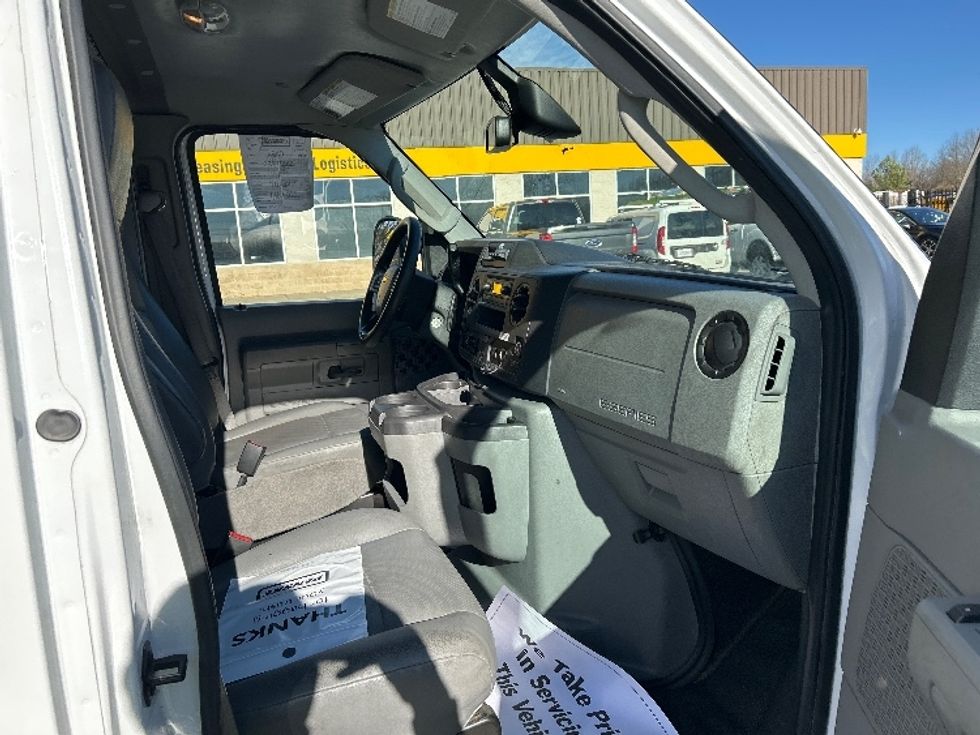 Light Duty Box Truck-Light and Medium Duty Trucks-Ford-2022-E350-Greenville-SC-86,326\n\t\tmiles-$ 34,500 - Image 20