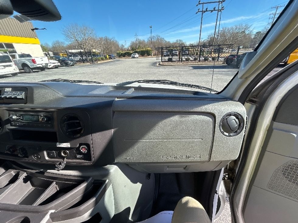 Light Duty Box Truck-Light and Medium Duty Trucks-Ford-2022-E350-Greenville-SC-86,326\n\t\tmiles-$ 34,500 - Image 21