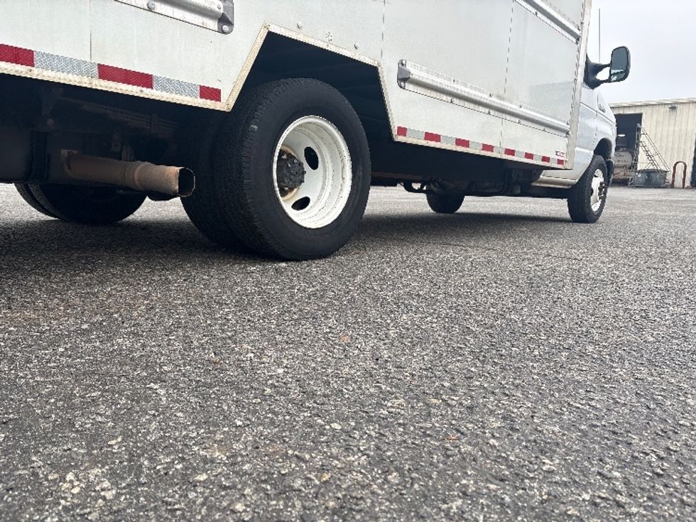 Light Duty Box Truck-Light and Medium Duty Trucks-Ford-2022-E350-Greer-SC-129,400\n\t\tmiles-$ 27,500 - Image 12