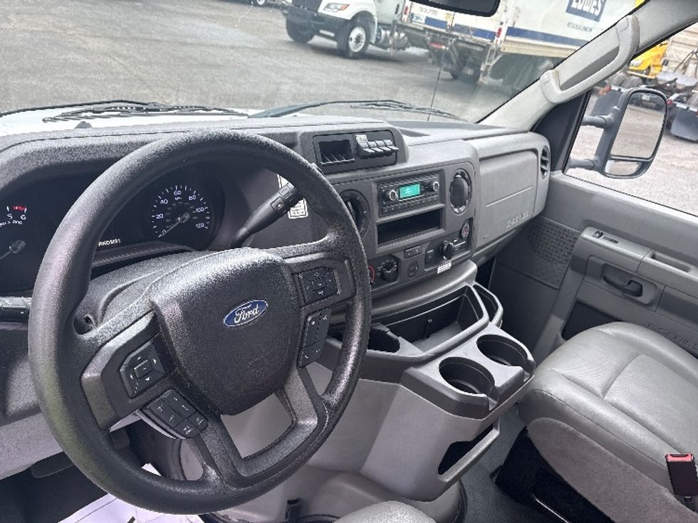 Light Duty Box Truck-Light and Medium Duty Trucks-Ford-2022-E350-Greer-SC-129,400\n\t\tmiles-$ 27,500 - Image 15