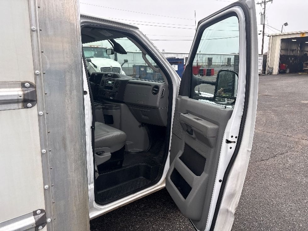 Light Duty Box Truck-Light and Medium Duty Trucks-Ford-2022-E350-Greer-SC-129,400\n\t\tmiles-$ 27,500 - Image 18