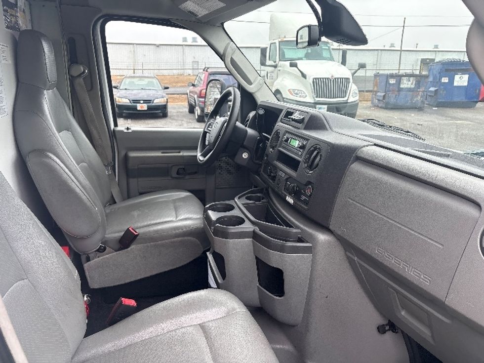 Light Duty Box Truck-Light and Medium Duty Trucks-Ford-2022-E350-Greer-SC-129,400\n\t\tmiles-$ 27,500 - Image 20