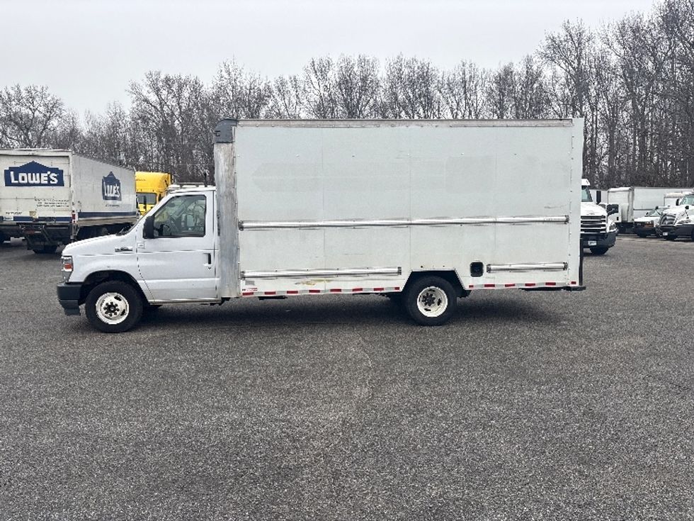 Light Duty Box Truck-Light and Medium Duty Trucks-Ford-2022-E350-Greer-SC-129,400\n\t\tmiles-$ 27,500 - Image 4