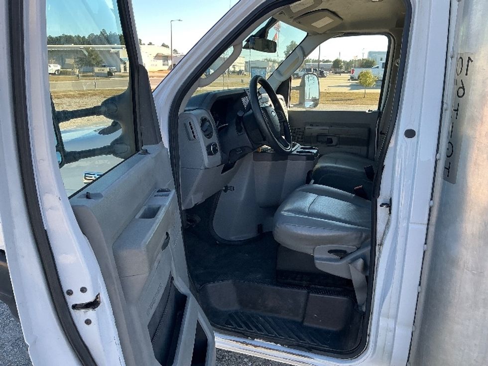 Light Duty Box Truck-Light and Medium Duty Trucks-Ford-2022-E350-Gulfport-MS-103,058\n\t\tmiles-$ 30,250 - Image 16