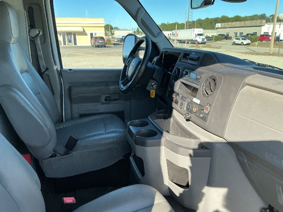 Light Duty Box Truck-Light and Medium Duty Trucks-Ford-2022-E350-Gulfport-MS-103,058\n\t\tmiles-$ 30,250 - Image 22