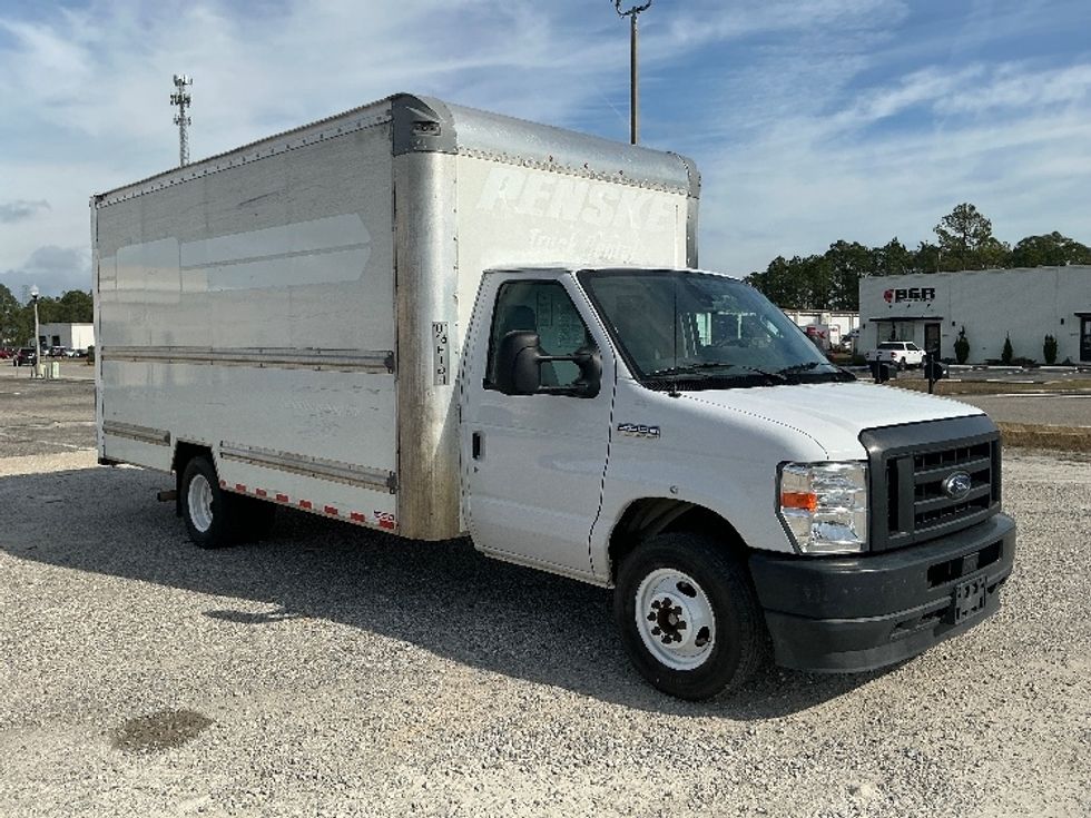 Light Duty Box Truck-Light and Medium Duty Trucks-Ford-2022-E350-Gulfport-MS-118,653\n\t\tmiles-$ 27,750 - Image 1
