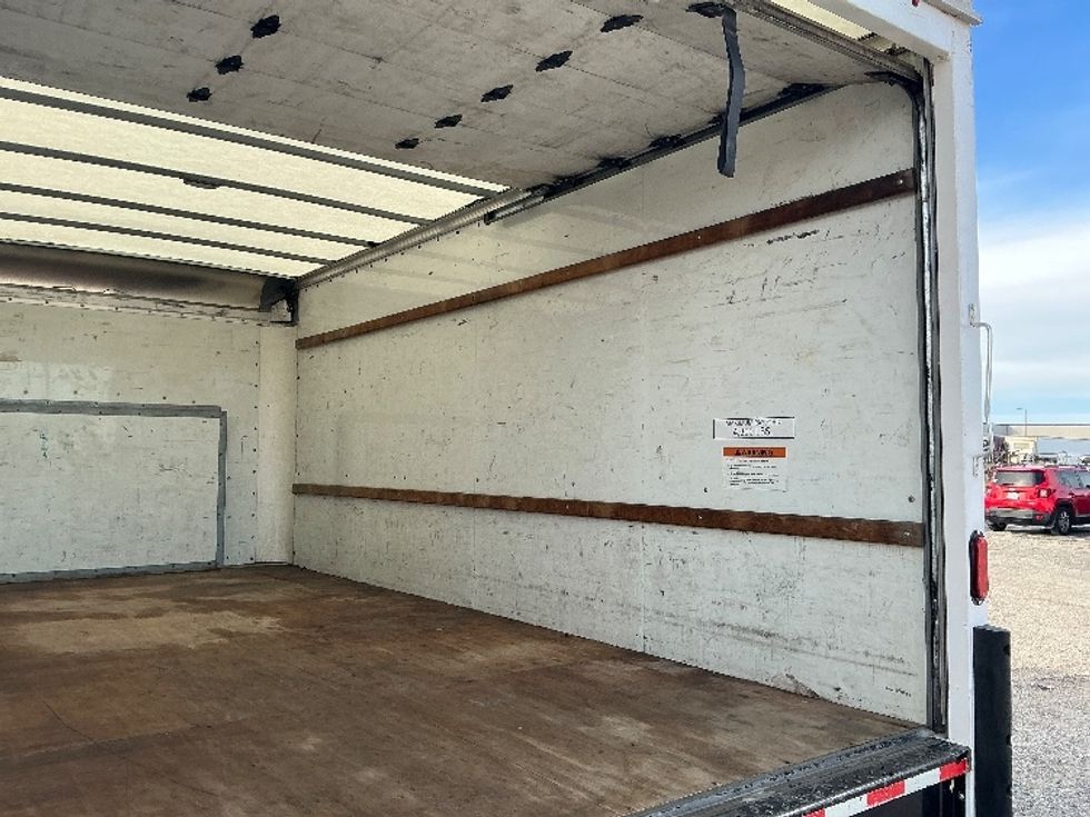 Light Duty Box Truck-Light and Medium Duty Trucks-Ford-2022-E350-Gulfport-MS-118,653\n\t\tmiles-$ 27,750 - Image 12