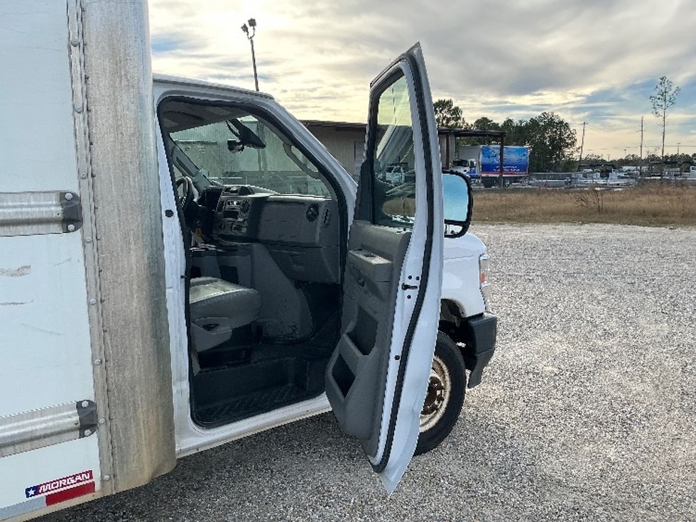 Light Duty Box Truck-Light and Medium Duty Trucks-Ford-2022-E350-Gulfport-MS-118,653\n\t\tmiles-$ 27,750 - Image 20