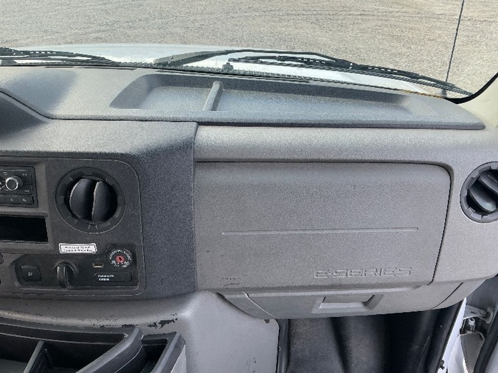 Light Duty Box Truck-Light and Medium Duty Trucks-Ford-2022-E350-Gulfport-MS-118,653\n\t\tmiles-$ 27,750 - Image 21