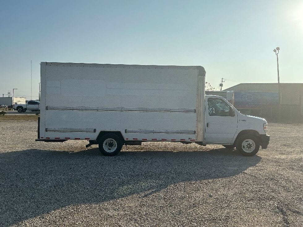 Light Duty Box Truck-Light and Medium Duty Trucks-Ford-2022-E350-Gulfport-MS-93,102\n\t\tmiles-$ 31,500 - Image 15