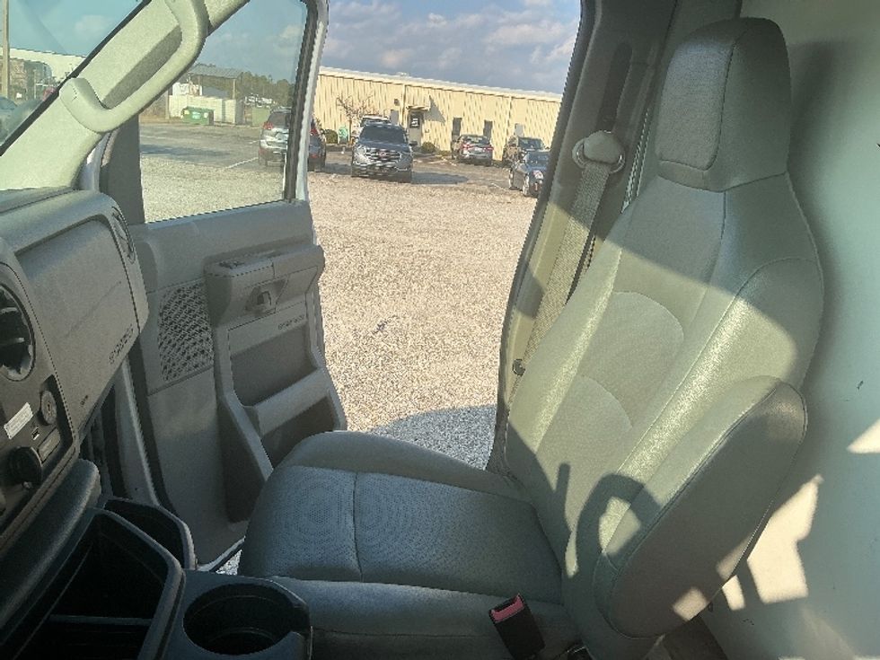 Light Duty Box Truck-Light and Medium Duty Trucks-Ford-2022-E350-Gulfport-MS-93,102\n\t\tmiles-$ 31,500 - Image 19